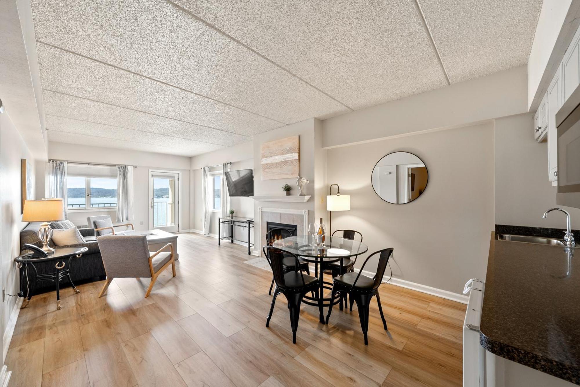 Bella Vista Suites Lake Geneva Exterior foto